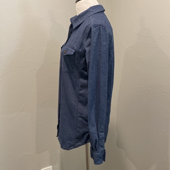 Like new condition, blue flannel top. Ladies small - Picture 3 of 8